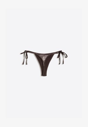 Bershka, LAMINATED-EFFECT THONG - BIKINI BOTTOMS - Bas de bikini - dark brown