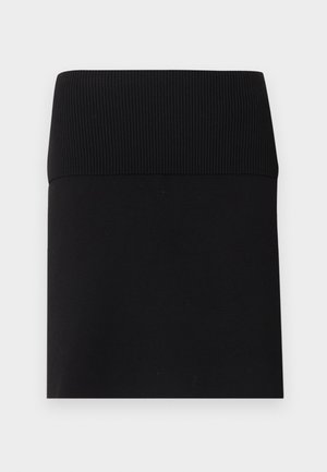 Μαύρη pencil φούστα με φαρδύ ριμπ ύφασμα στη μέση, ίσια κοπή, κατασκευασμένη από απαλό ύφασμα, απλωμένη σε λευκό φόντο.