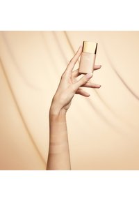 ESTÉE LAUDER DOUBLE WEAR SHEER MATTE MAKEUP SPF 20 - Foundation - 17 1w1 bone