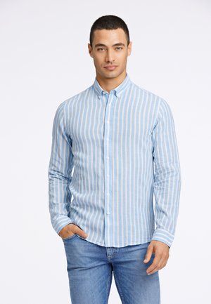 Camicia button-up a righe blu chiaro e bianco in tessuto di cotone, con colletto a punta, maniche lunghe e vestibilità sagomata.