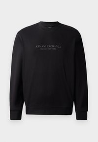 Juodas apvalus megztinis su užrašu "ARMANI EXCHANGE MILANO / NEW YORK" iškilmiu tekstu priekyje. Medžiaga glotni, su garsėmis rankovėmis.