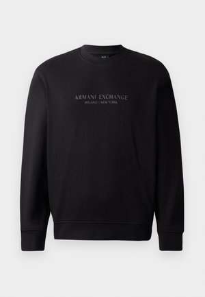 Svart crewneck hettegenser med "ARMANI EXCHANGE MILANO / NEW YORK" i preget tekst foran. Stoffet er glatt med ribbestrikkede mansjetter.