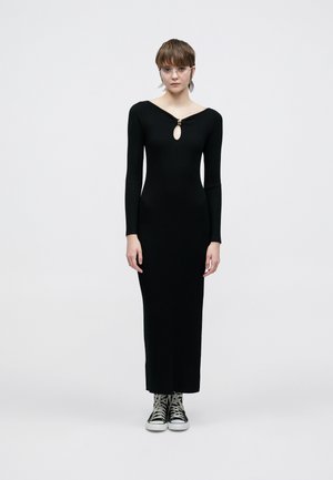 - Sukienka z dżerseju