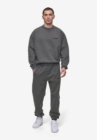 Pegador LOGO OVERSIZED SWEATER - Felpa - washed anthracite