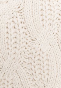 Repeat Sweter