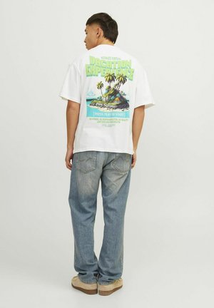 Jack & Jones, JORPIXEL PARADISE CREW NECK - Nyomott mintás póló - bright white