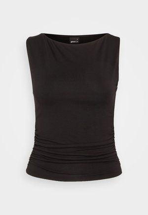 Černý top bez rukávů vyrobený z elastické tkaniny, s lodním výstřihem a nařasením v oblasti pasu, což vytváří přiléhavý siluetu.