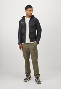 Mammut AENERGY HOODED JACKET MEN - Jakna ispunjena paperjem - black