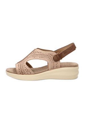 Sandalia beige de punta abierta con parte superior perforada, plantilla acolchada, correa marrón ajustable y suela de cuña.