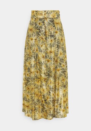 Gele midi-rok met bloemenprint, vooraan sluiting met knopen en een licht uitlopende zoom, afgebeeld op een lichte achtergrond.