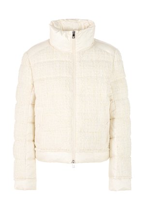 Steppjacke in Cremeweiß mit strukturiertem, gewebtem Körper, hohem Kragen, Reißverschluss und glatten Stoffakzenten. Zwei Seitentaschen vorhanden.