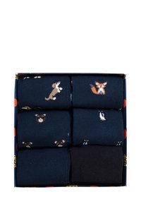Marineblaue Socken mit Tiermustern, darunter ein Hund, ein Fuchs, ein Bär und ein Pinguin, präsentiert in einer dekorativen Box mit roten Akzenten.