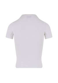 Vit kortärmad t-shirt med en åtsittande design och rund hals. Slät, bomullsliknande textur, inga synliga mönster eller utsmyckningar.