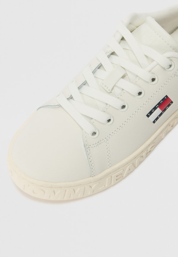 LOGO OUTSOLE - Trainers2