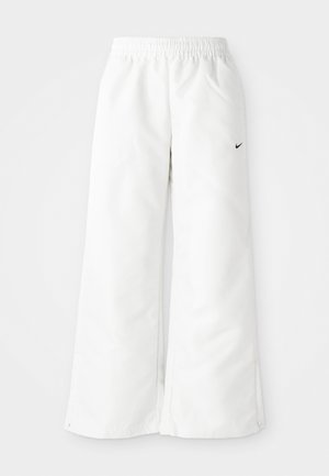 Pantalones deportivos blancos de diseño de pierna ancha, con cintura elástica y un pequeño logo negro de Nike en el lado izquierdo. Material suave y ligero.