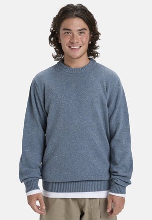 Blauwe gestructureerde trui met een ribbelkraag en manchet. Gemaakt van een mengsel van vezels, met subtiele spikkels door het hele kledingstuk.