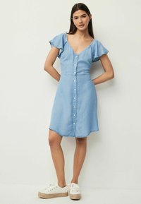 Next TEA TALL - REGULAR FIT - Jeansklänning - bleach