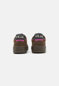 Veja V 90 - Baskets basses - walnut/black