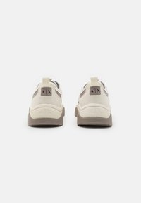 Armani Exchange LACE UP - Sportbačiai - off white/beige