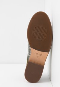 Chie Mihara Chaussons - green