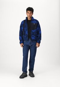 Lacoste Mezisezónní bunda  - globe/navy blue/lazuli