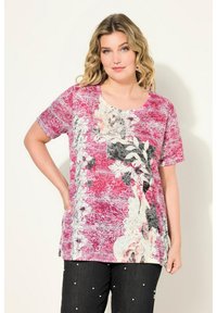 Kortärmad skjorta i nyanser av rosa och grått med blommönster, rundad halsringning och mjukt tyg. Avslappnad passform med sidofickor.
