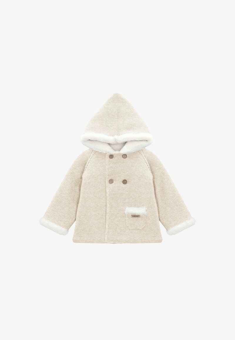Abrigo beige con capucha, forrado con un suave forro polar, dos botones y un bolsillo frontal. Los puños están decorados con detalles en forro polar blanco.