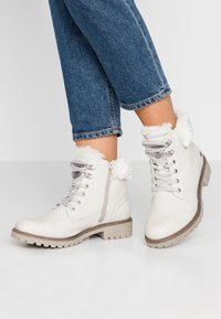 Dockers by Gerli Botki sznurowane