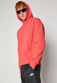 Jordan M J ESS FLC PO - Jersey con capucha - lobster/(white)