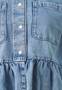 ONLY Petite ONLELLI FRILL - Πουκαμίσα με κουμπιά - medium blue denim