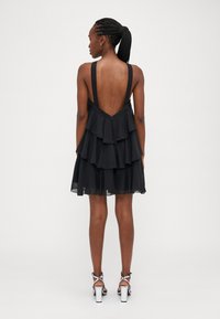 Vero Moda Petite VMFELICIA RUFFLE SHORT DRESS - Kokteilinė suknelė / vakarėlių suknelė - black