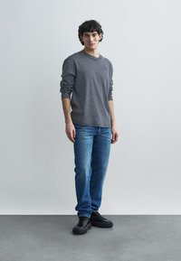 Holzweiler RELAXED STRIPE - Top dugih rukava - blue