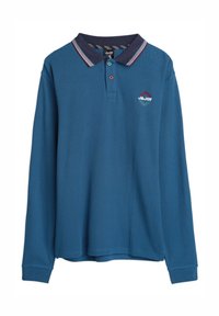 Langarmige blauwe poloshirt met marineblauwe kraag, voorzien van witte en rode strepen, twee knopen en een klein rood, wit en groen logo op de borst.