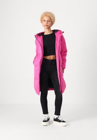 YAS Petite YASMILLYS JACKET - Dūnu jaka - fuchsia fedora