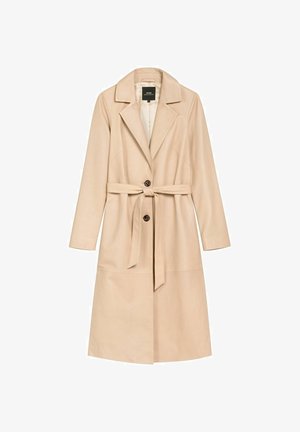 Jasny beżowy płaszcz trencz wykonany ze skóry, z wyciętym kołnierzem, długimi rękawami i wiązanym w pasie. Posiada przedni zamek na podwójne guziki.