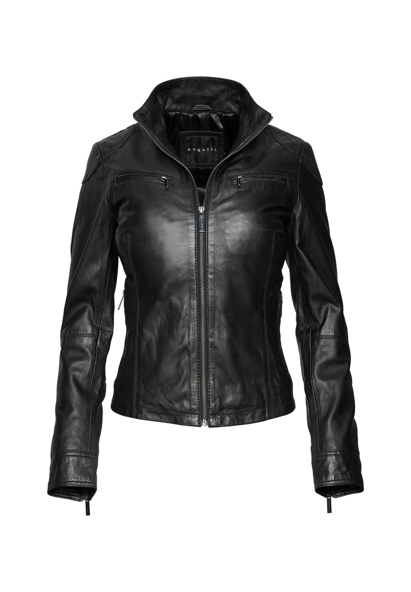 Giacca di pelle nera con zip frontale, due tasche con zip sul petto, colletto alto e maniche lunghe, esposta su uno sfondo bianco.