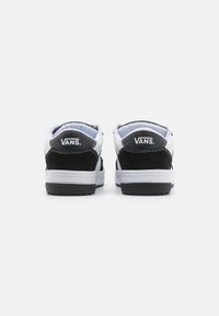 Vans HYLANE UNISEX - Obuća za skateboard - black/white