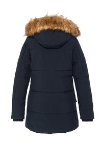 Chaqueta de invierno acolchada en azul marino con mangas largas y capucha con ribete de piel sintética marrón, vista desde la parte trasera.