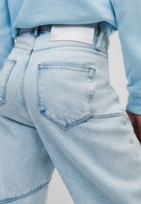 KARL LAGERFELD Široké džíny - light-blue denim