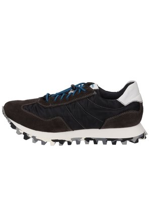 CLYDE 01 - Trainers - titan-weiss