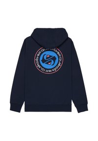 Felpa con cappuccio blu navy con una grafica circolare sul retro che presenta un logo stilizzato in testo blu, rosso e bianco. Materiale in cotone con una trama liscia.