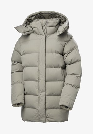 Chaqueta acolchada gris con capucha, con un diseño acolchado, botones a presión y una textura ligeramente brillante. Corte ligeramente oversize.