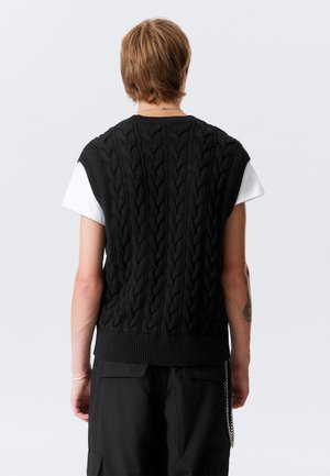 Pořadí 8: Weekday - CABLE VEST - Top