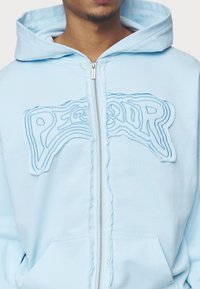 Pegador AVON BOXY JACKET - Zip-up sweatshirt - washed baby blue