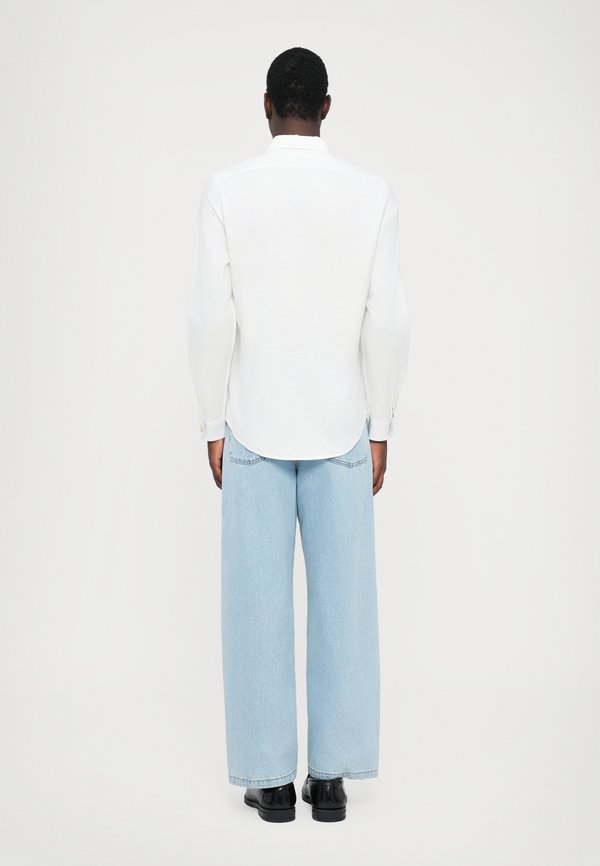 TAILORED FIT STITCH CUFF - Shirt4