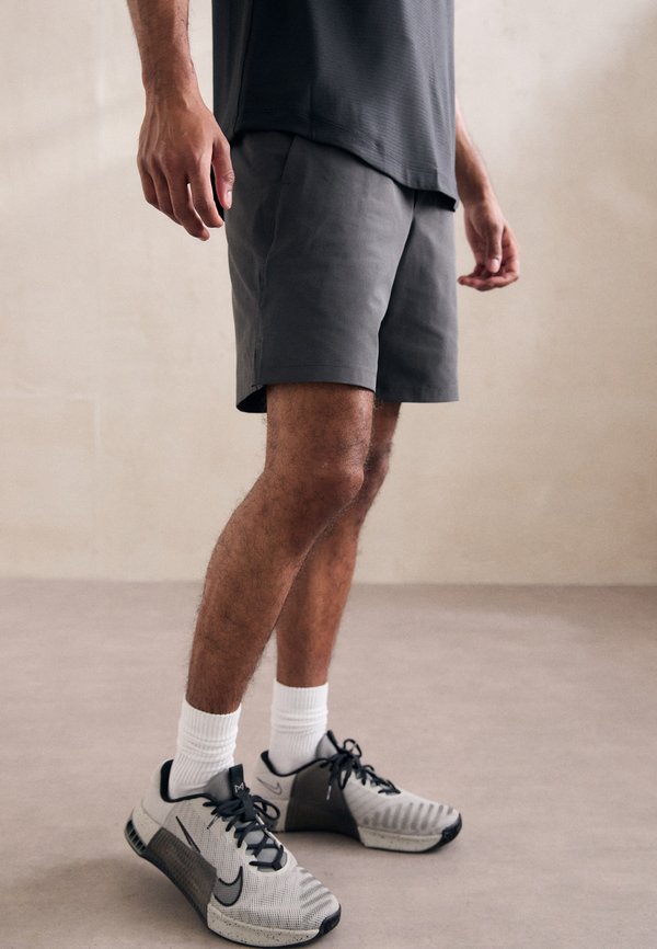 ZEROED IN LINERLESS 18CM - Kurze Sporthose