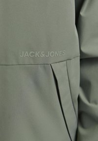 Thumbnail Image 6