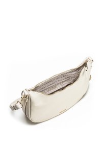 Crème leren handtas met een gebogen vorm, voorzien van een ritssluiting. Interieur bekleed met een herhalend "HEY MARLY" patroon. Goudkleurige hardware.