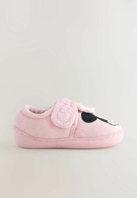 Chausson enfant rose doux avec une sangle à scratch et un visage de dessin animé noir et blanc sur le devant.