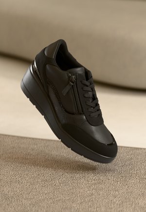 ILDE - Trainers - black